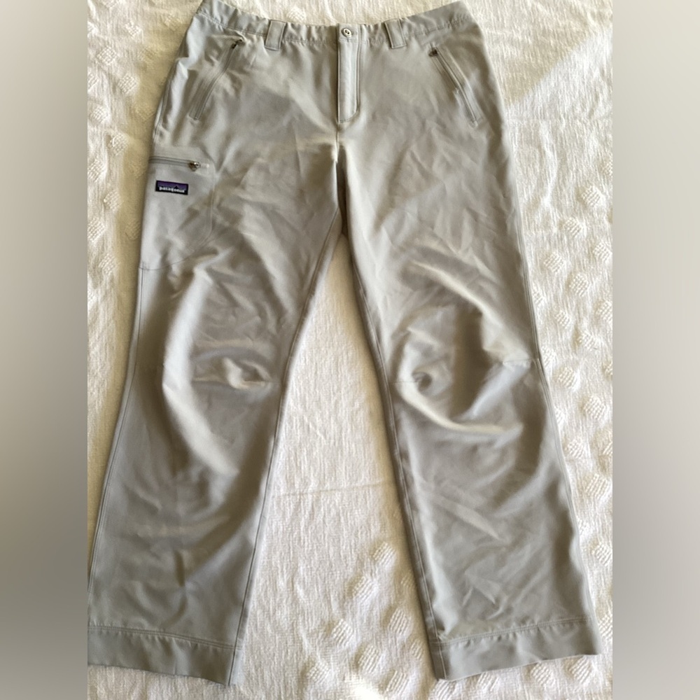 Women’s Patagonia Worn Wear
W's Simple Guide Pants SZ L
WAIST 16.5”
Inseam 29.5